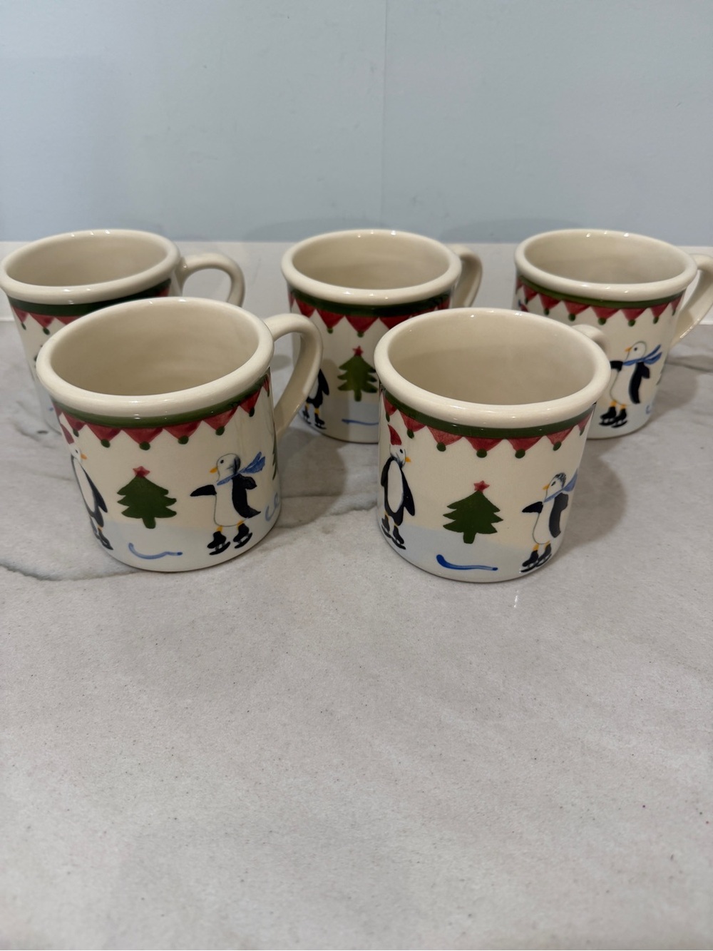 Vintage Hartsone 1982 handpainted Christmas Holiday Coffee Mugs Set of 5 (Cream)